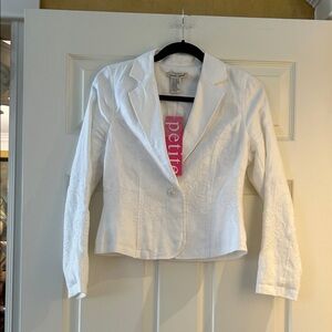 Chic White Floral Blazer by [Brand]